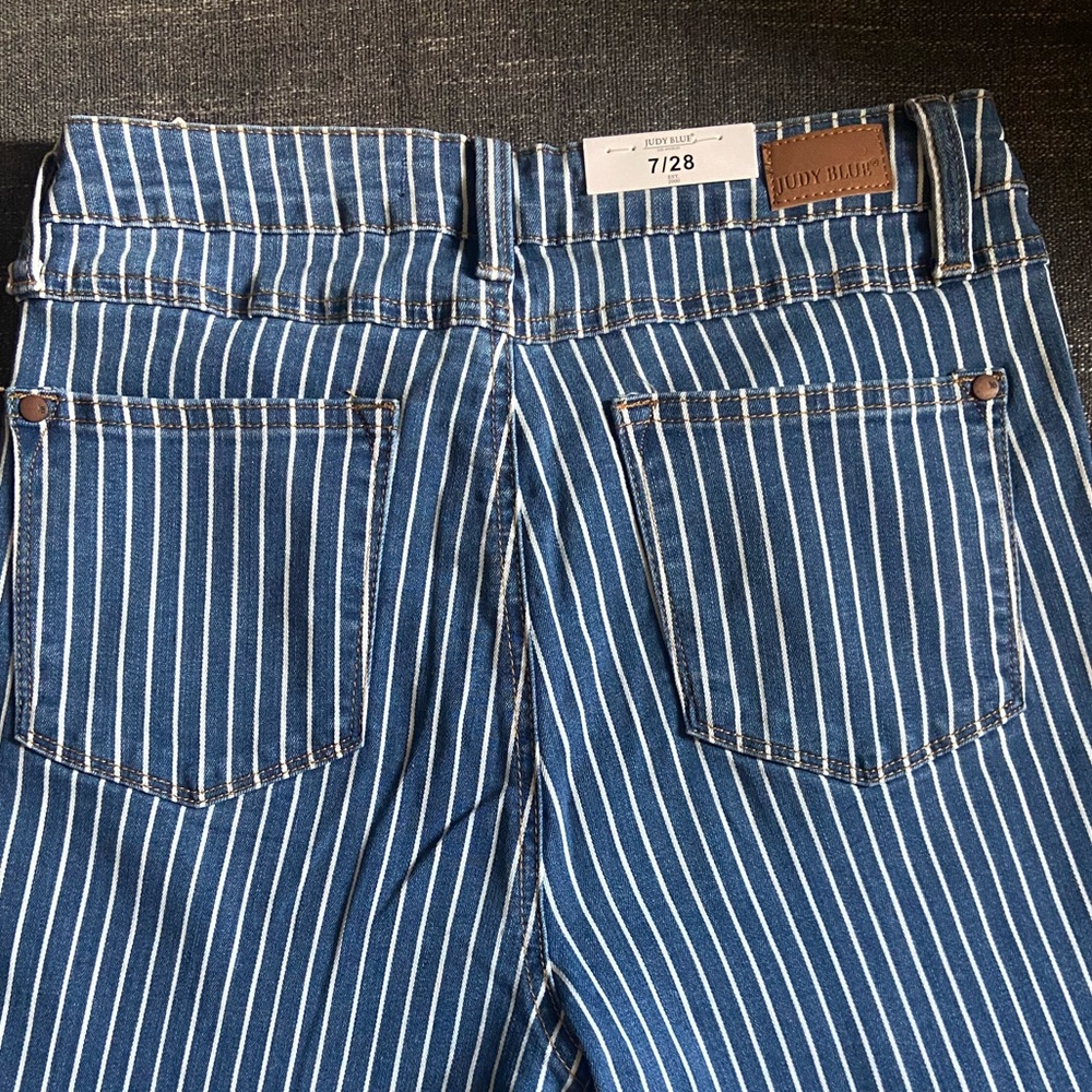 Judy Blue super flare jeans. - Picture 2 of 4